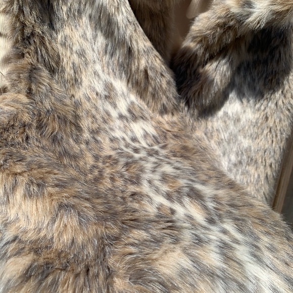 Faux fur vest - small - Picture 5 of 7